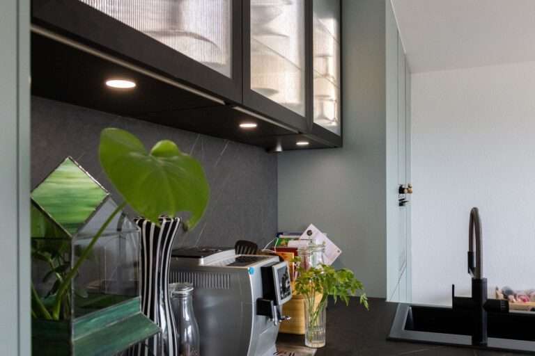 Moderne Küche mit marmooptik